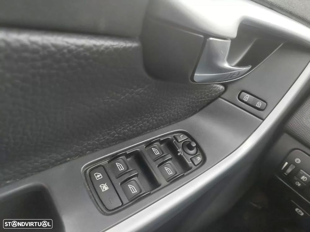 Volvo XC 60 D5 Summum Geartronic - 11