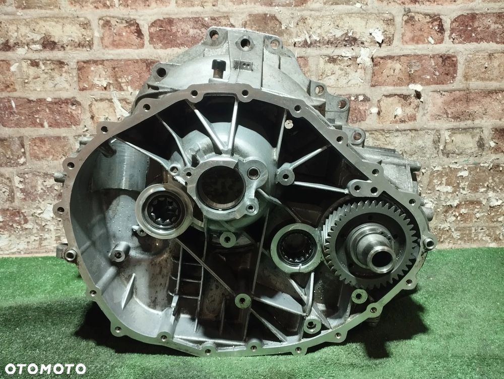 OBUDOWA DZWON SKRZYNI BIEGÓW MULTITRONIC 0AW301103R AUDI 2.0 TDI KOD: PCG - 8