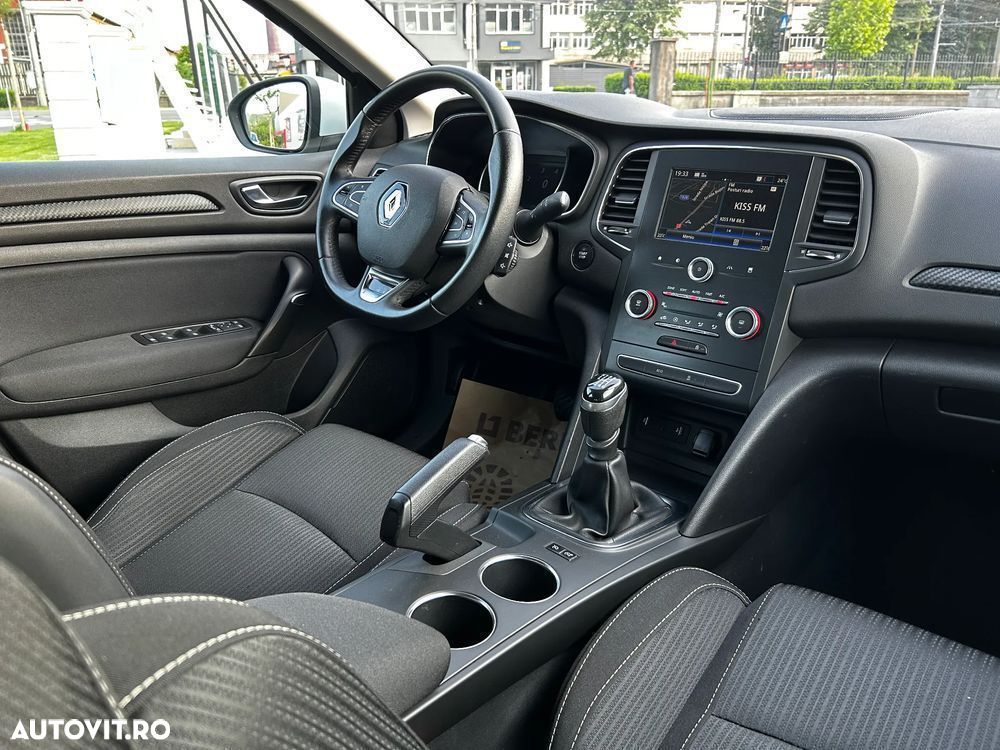 Renault Megane TCe 115 GPF ZEN - 17