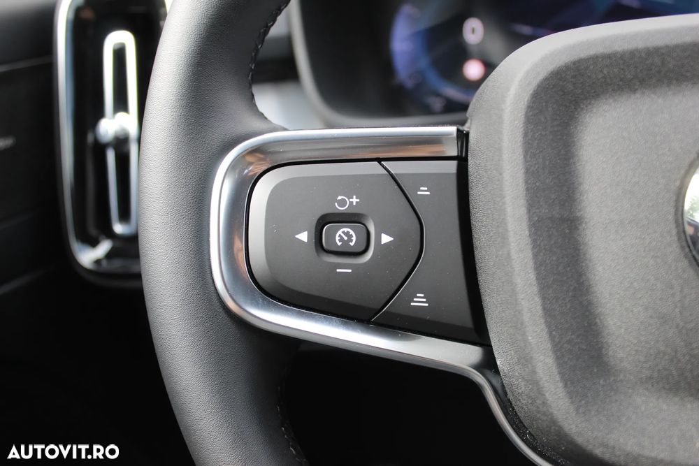 Volvo XC 40 B4 AT FWD MHEV Ultimate Dark - 17