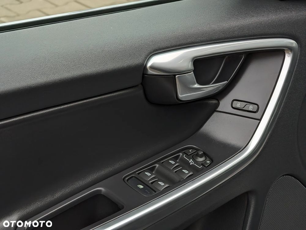 Volvo XC 60 D3 R Design - 20