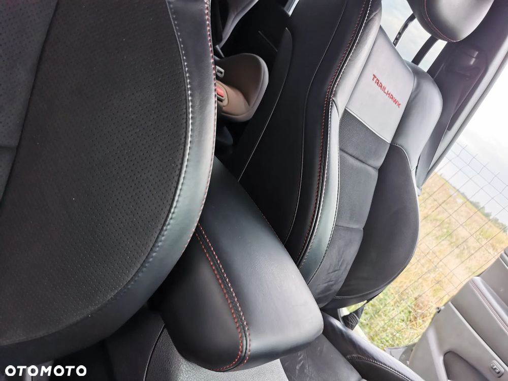 Jeep Grand Cherokee - 38