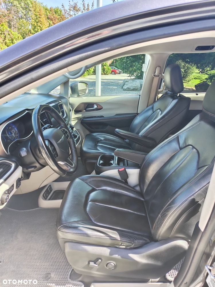 Chrysler Pacifica - 8