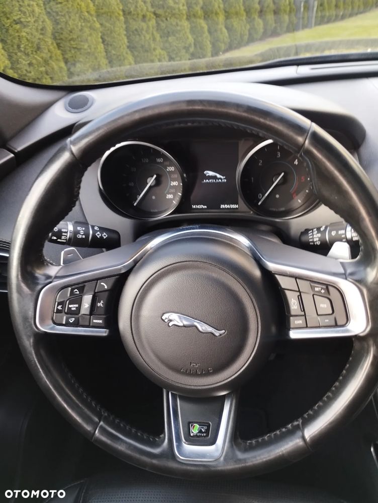 Jaguar F-Pace 20d AWD R-Sport - 6