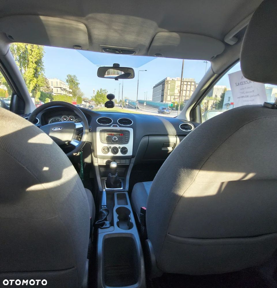 Ford Focus 1.6 Ambiente - 19