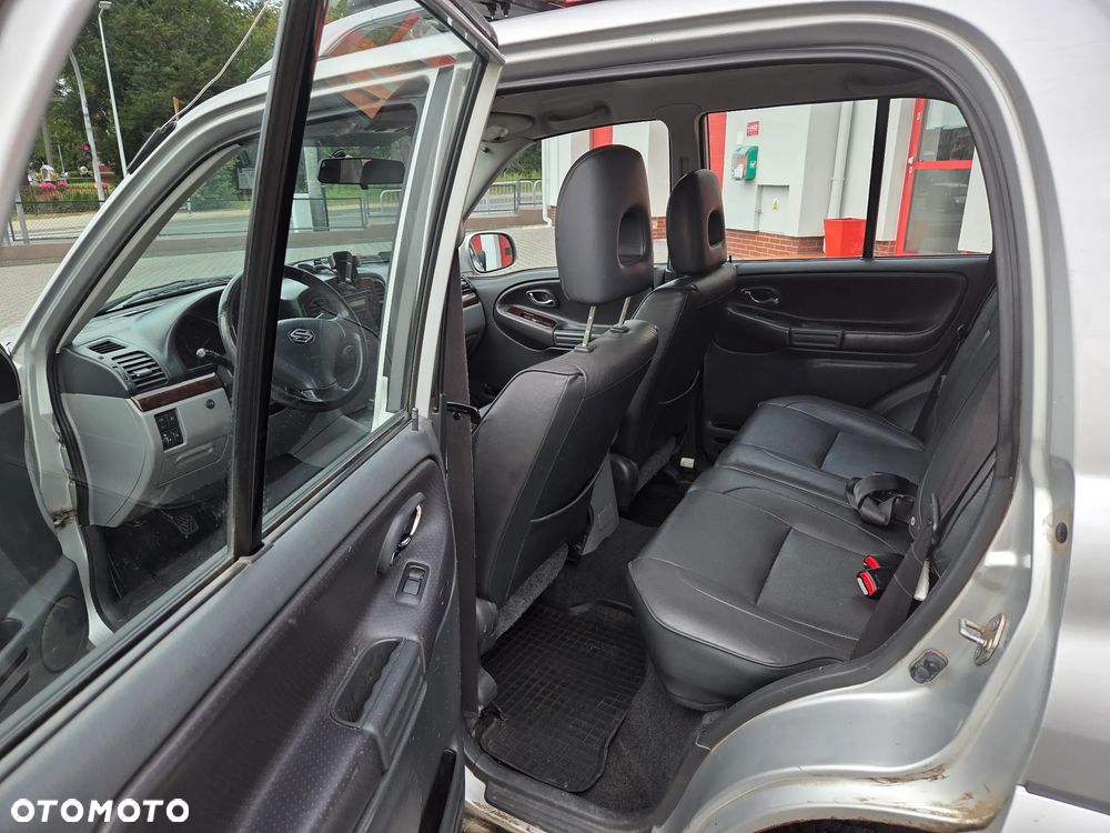 Suzuki Grand Vitara 2.0 Special Edition - 18