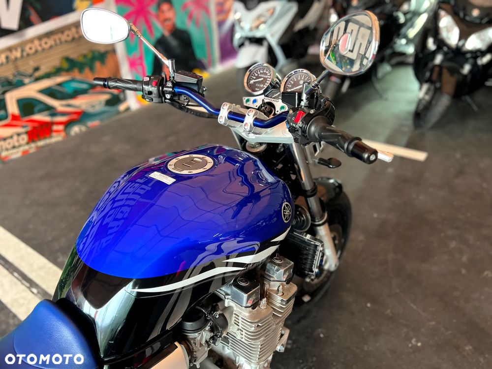 Yamaha XJR - 10
