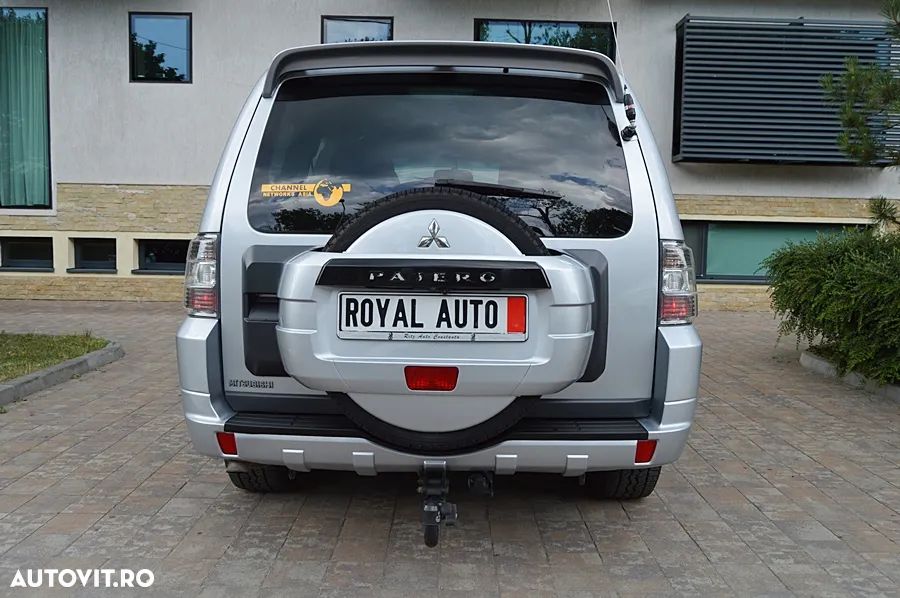 Mitsubishi Pajero - 10
