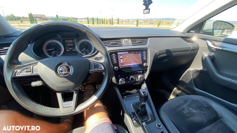 Skoda Octavia Combi 2.0 TDI 4x4 DSG Scout - 14