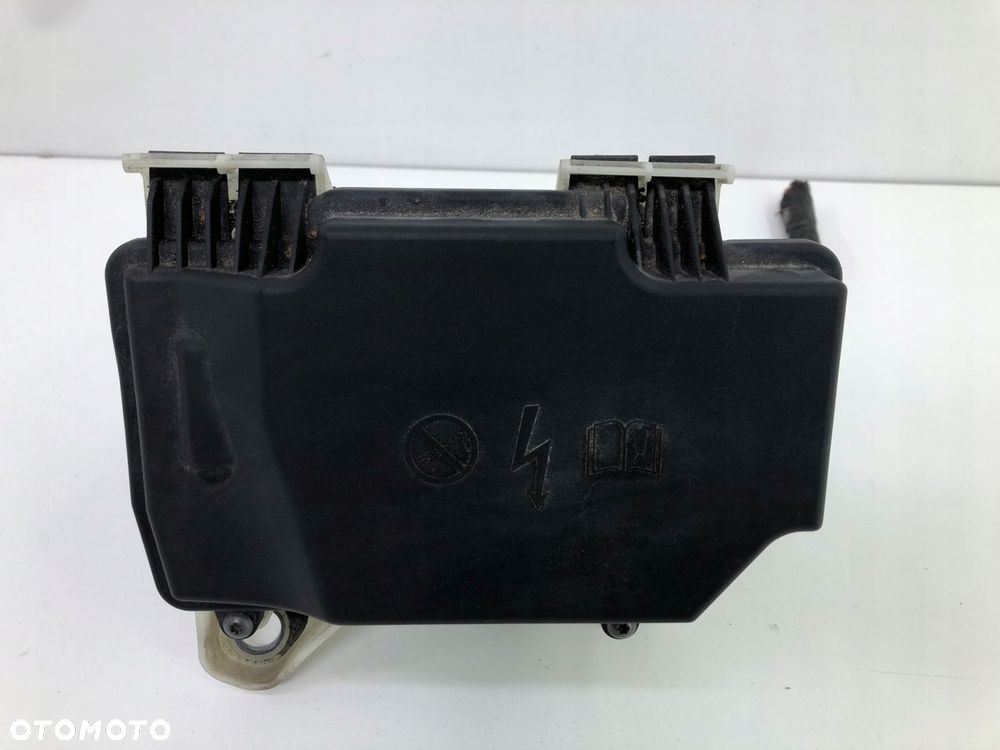 MERCEDES W205 SKRZYNKA BEZPIECZNIKÓW SAM A2059981301 A2055400182 - 1