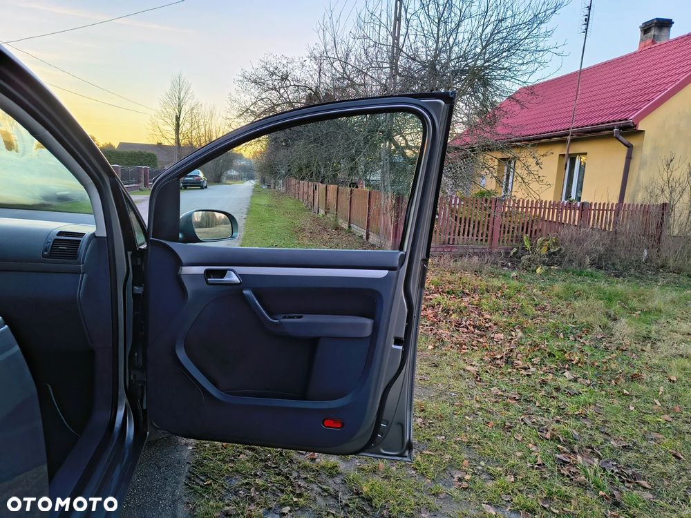 Volkswagen Touran - 20