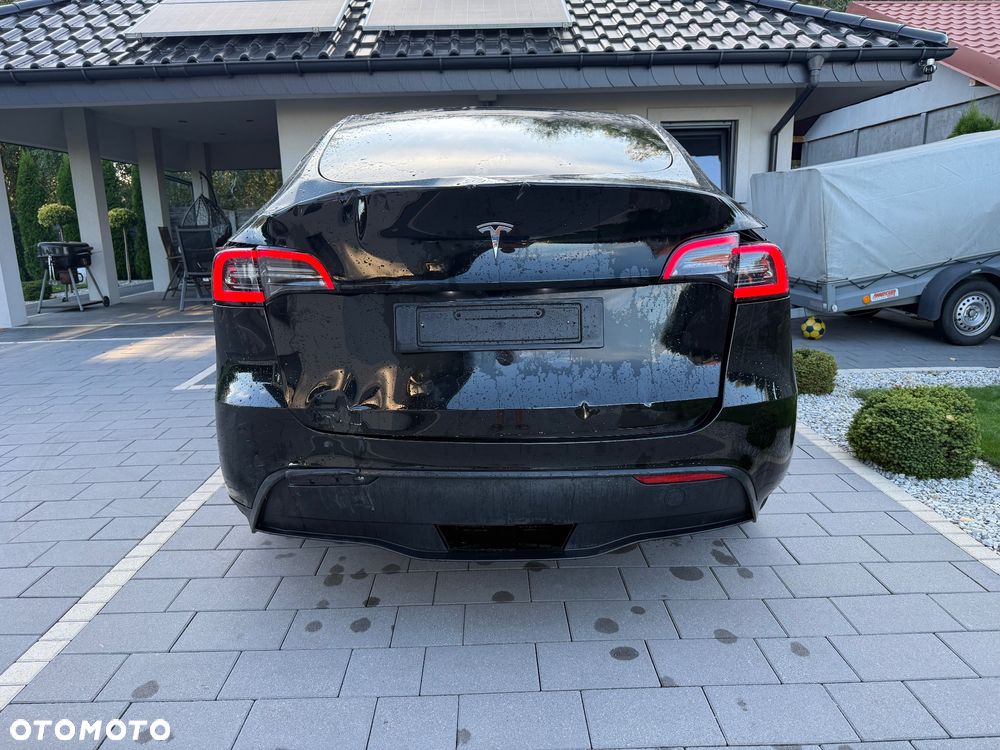 Tesla Y - 9