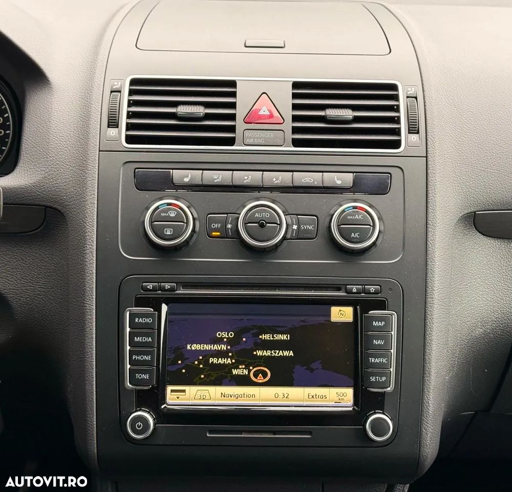 Volkswagen Touran 1.6 TDI DPF BlueMotion Technology Highline - 16