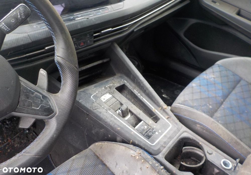 Volkswagen Golf - 24