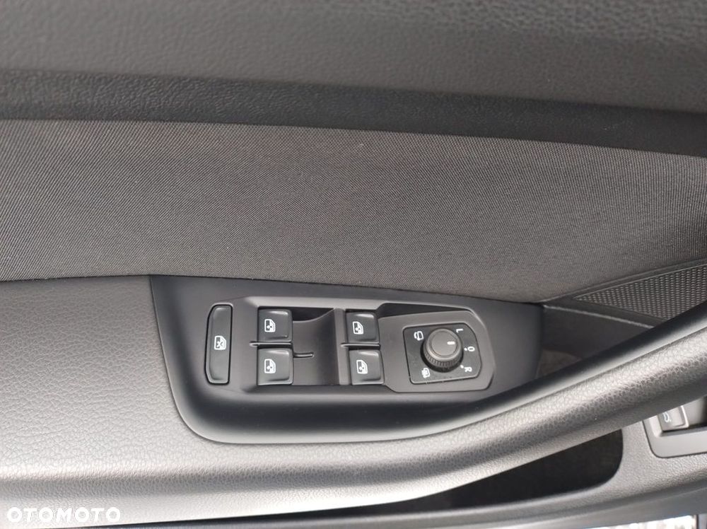 Volkswagen Passat 1.5 TSI EVO Business DSG - 33