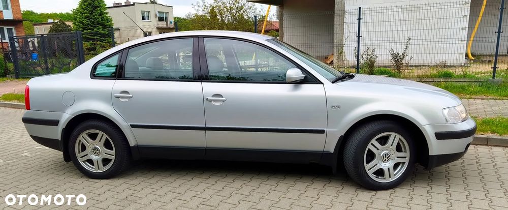 Volkswagen Passat 1.8T Comfortline - 9