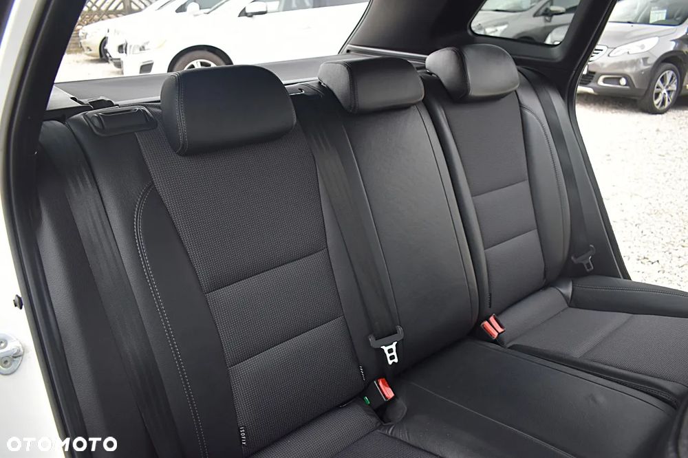 Hyundai i30 i30cw 1.6 CRDi Fifa World Cup Edition - 20