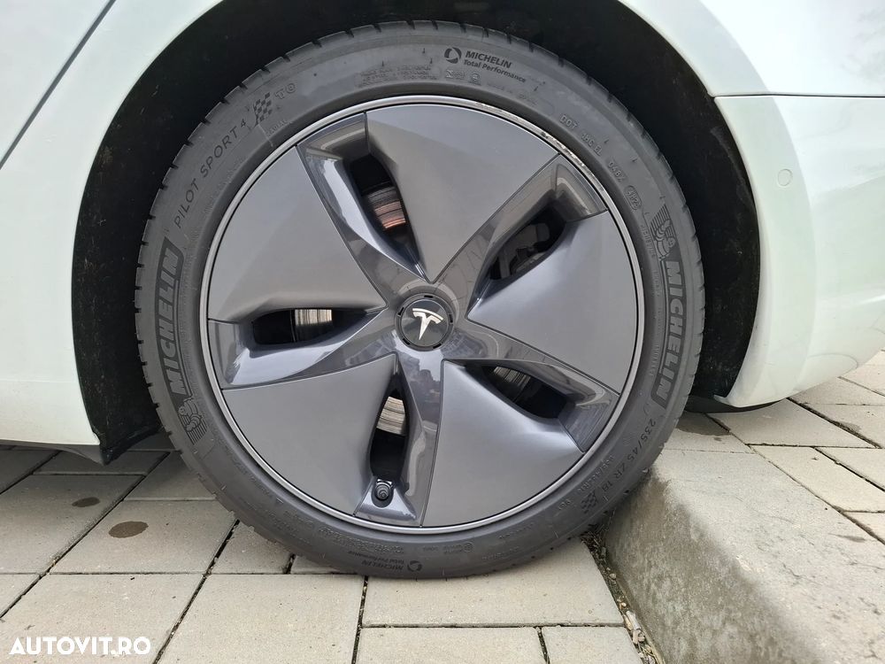 Tesla Model 3 - 13