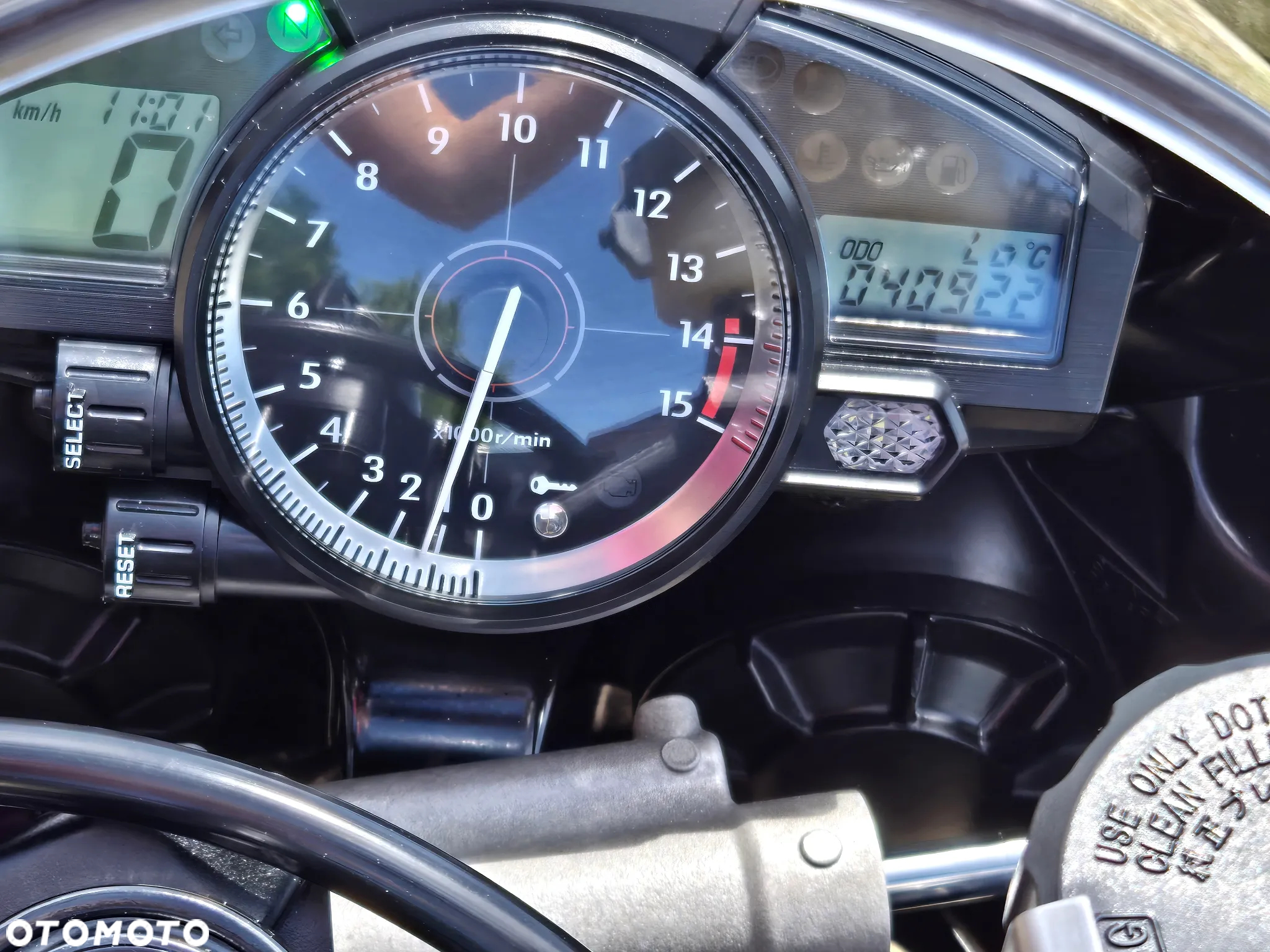 Yamaha R1 - 11