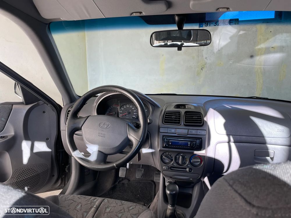 Hyundai Accent 1.3 GLS - 12
