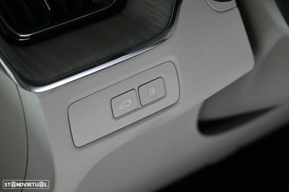 Volvo XC 60 2.0 T6 PHEV Ultimate Bright AWD - 29