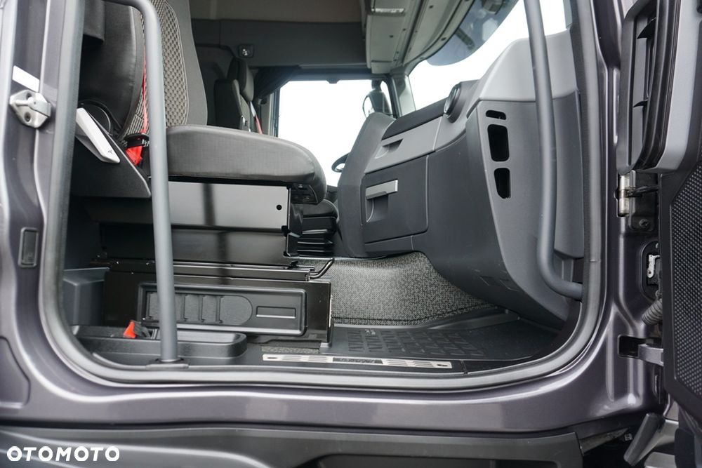 Renault / T 460 / EURO 6 / ACC / RETARDER / SLEEPER CAB - 39