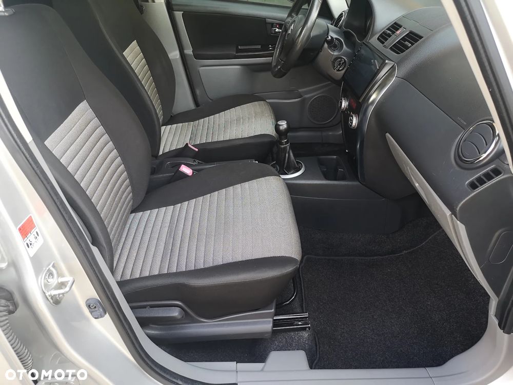 Suzuki SX4 1.6 Comfort 4WD - 25