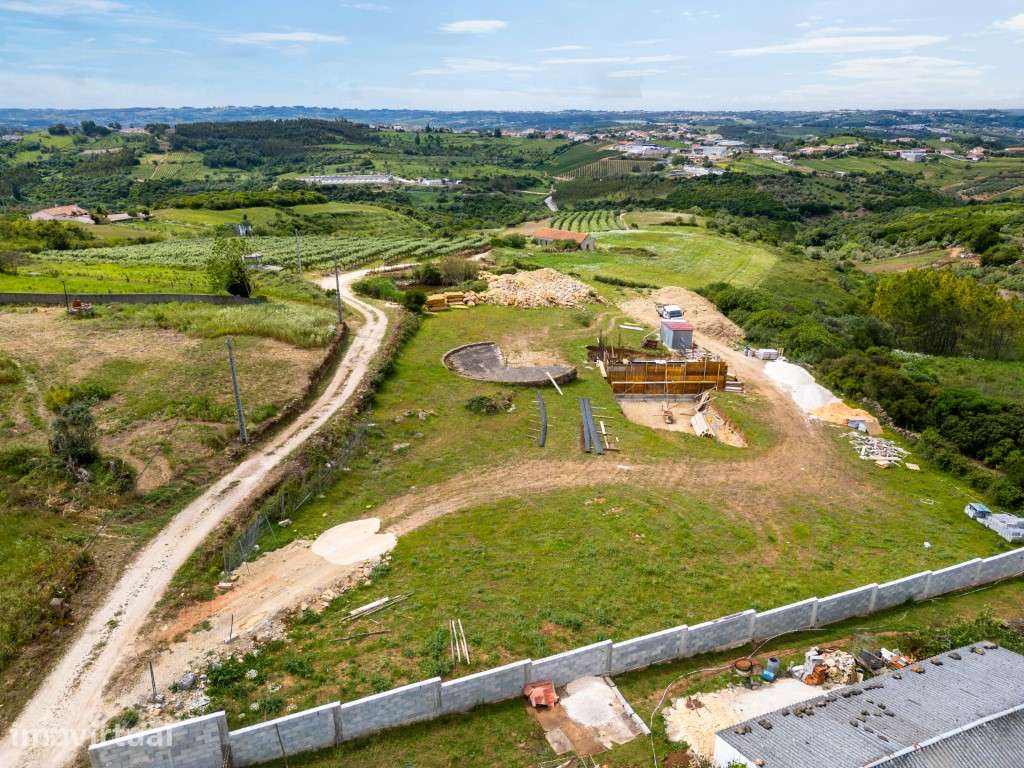Moradia T4 moderna em construção com piscina em Évora de Alcobaça - Grande imagem: 2/21