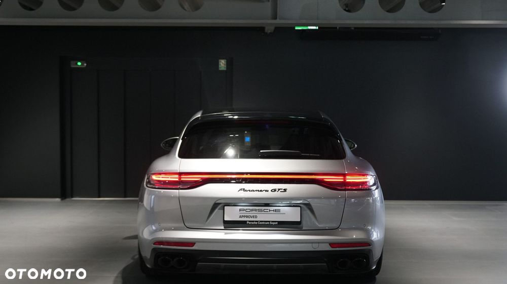 Porsche Panamera GTS Sport Turismo - 28