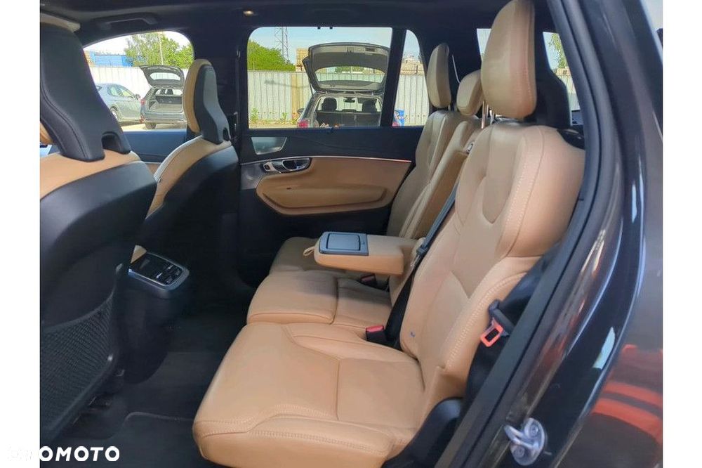 Volvo XC 90 - 7