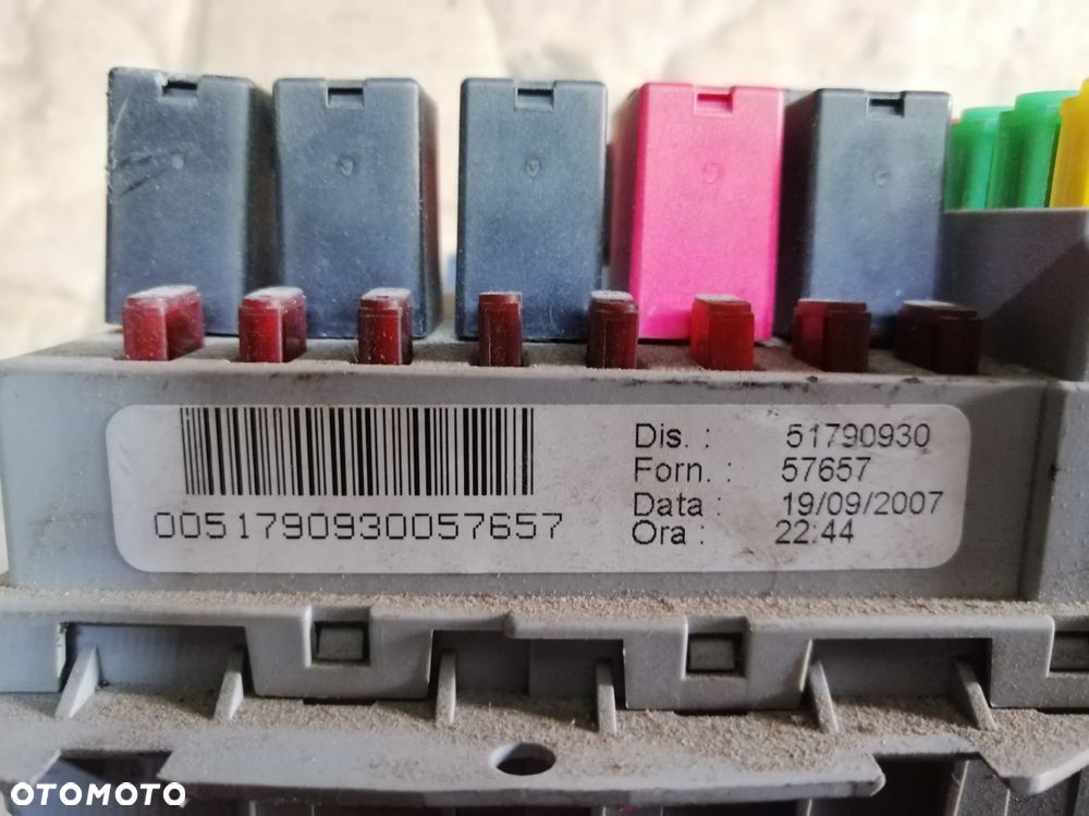 Fiat Bravo II 1.4 T.Jet zestaw startowy komputer Bosch 0261201687 stacyjka 2 klucze immo skrzynki bezpieczników i inne - 10