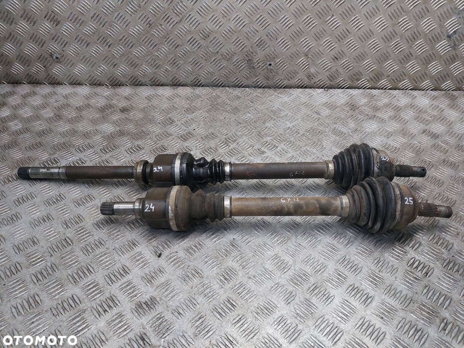 PÓŁOŚ LEWY PRZÓD + PRAWY PRZÓD 5B PEUGEOT 207 I 1.6 HDI - 1