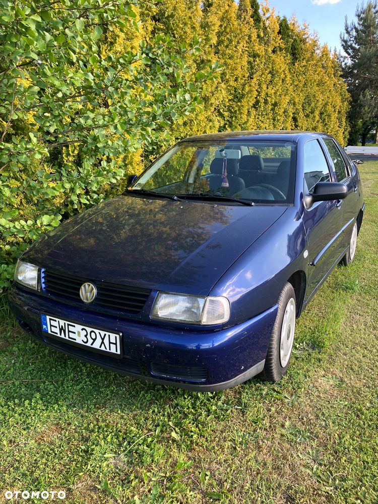Volkswagen Polo 1.4 16V Basis - 1