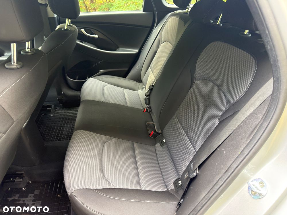 Hyundai i30 1.4 Intro Edition - 10