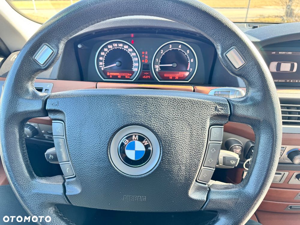 BMW Seria 7 735i - 17