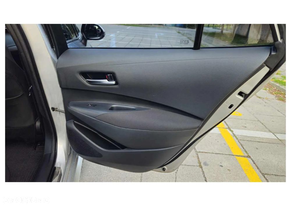 Toyota Corolla 1.8 Hybrid Comfort - 17