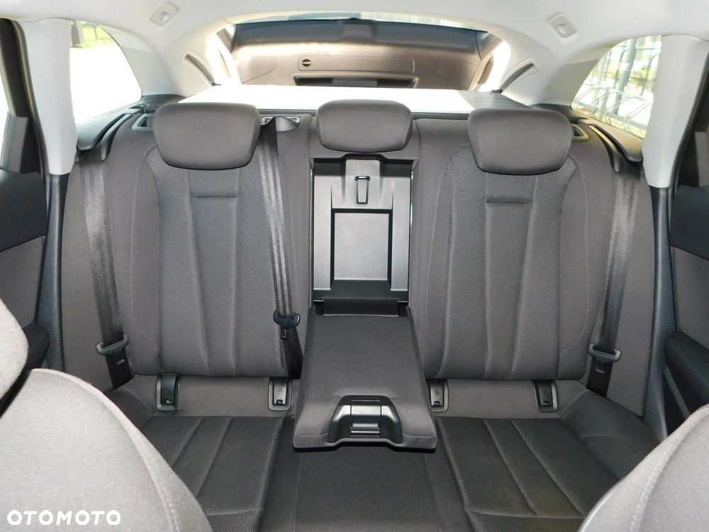 Audi A4 Avant 2.0 TDI Design - 12