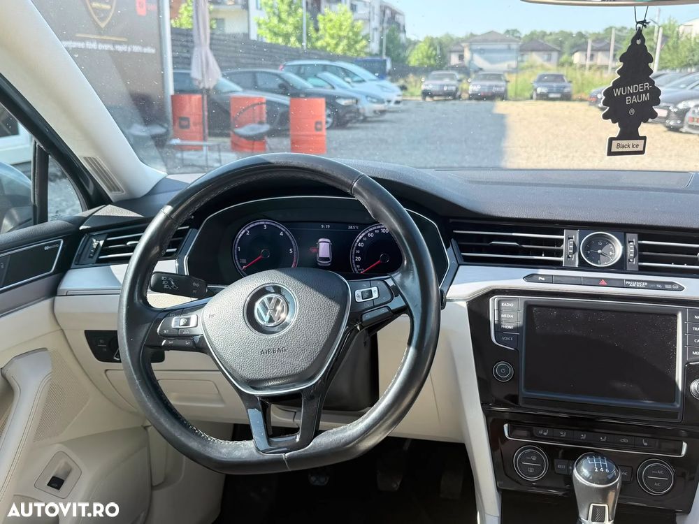 Volkswagen Passat - 16