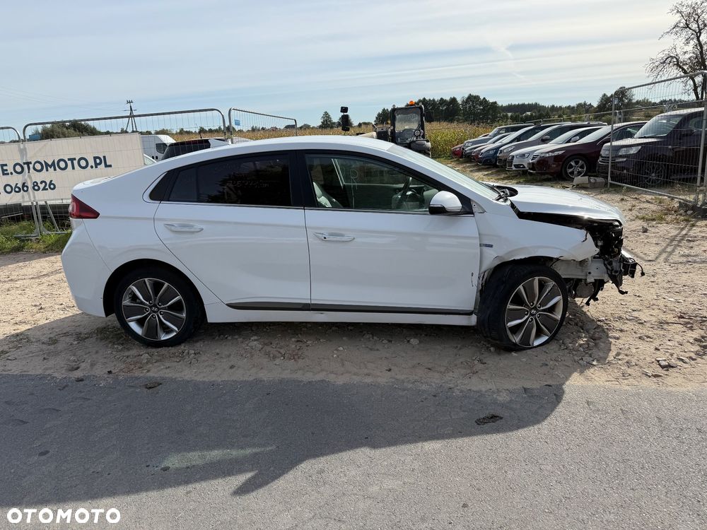 Hyundai IONIQ - 4
