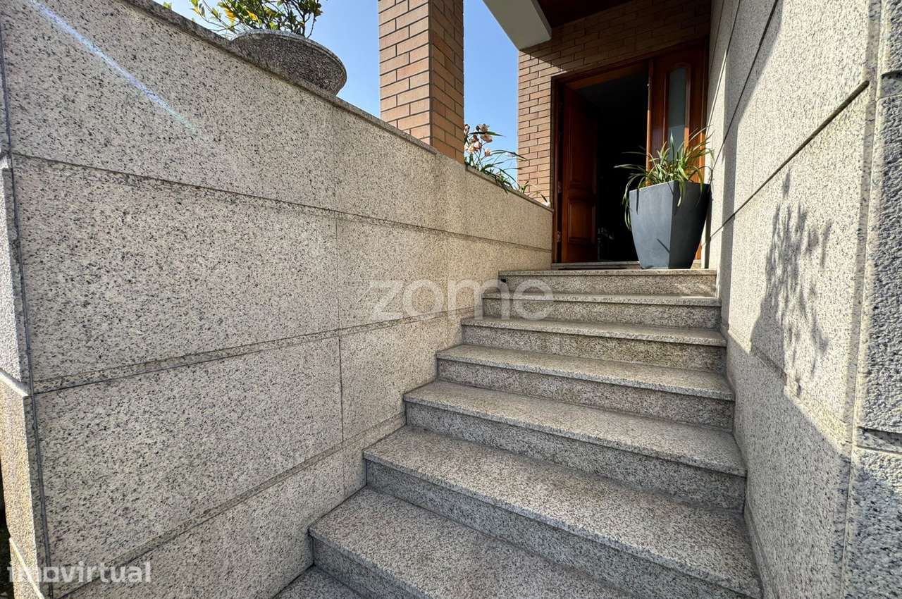 Moradia Premium de Gaveto com Jardim, 3 Frentes e Área Independente - Grande imagem: 2/19