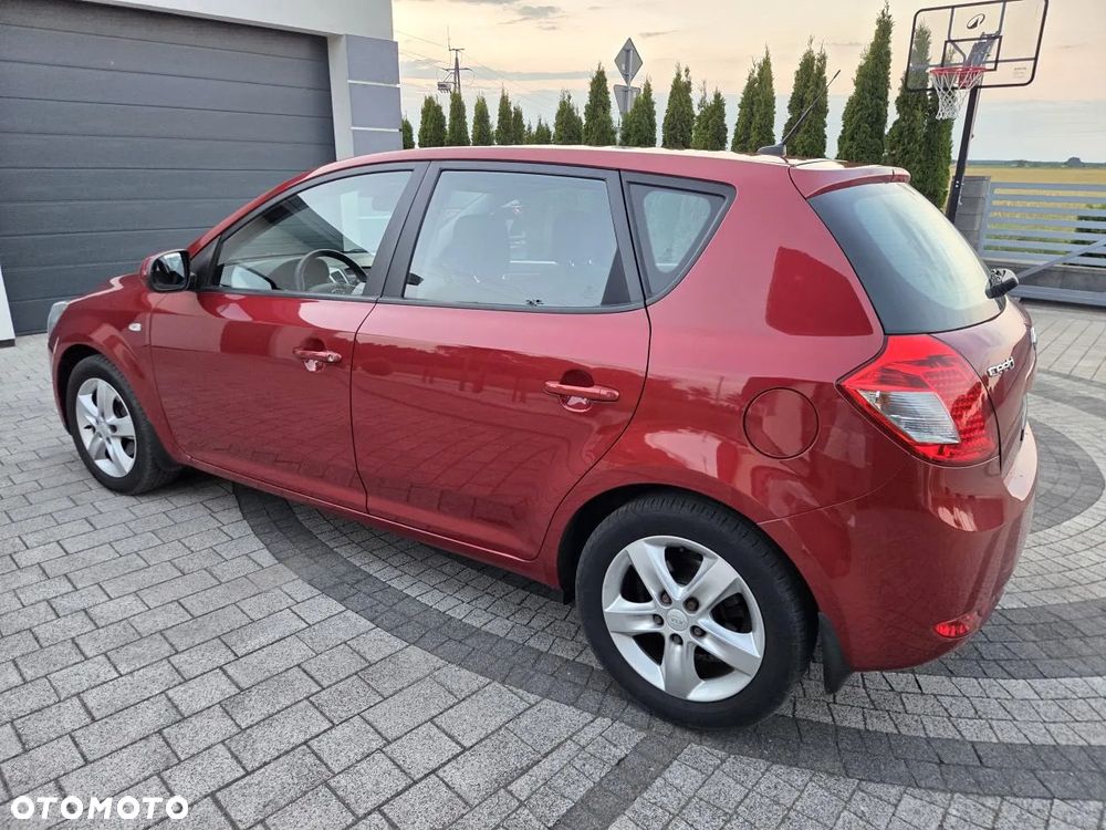 Kia Ceed - 10