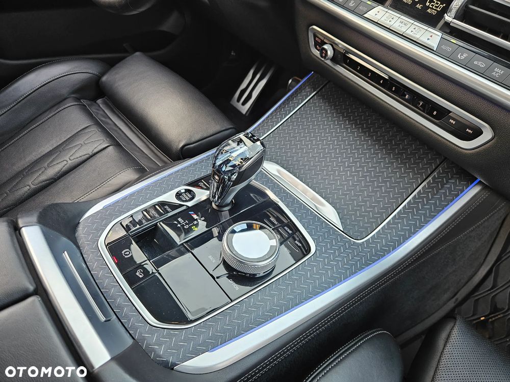 BMW X5 M50i - 17