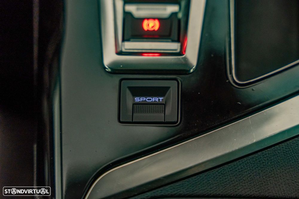 Peugeot 5008 1.2 PureTech Allure EAT6 - 34