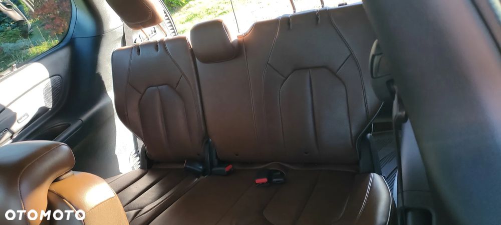 Chrysler Pacifica - 11