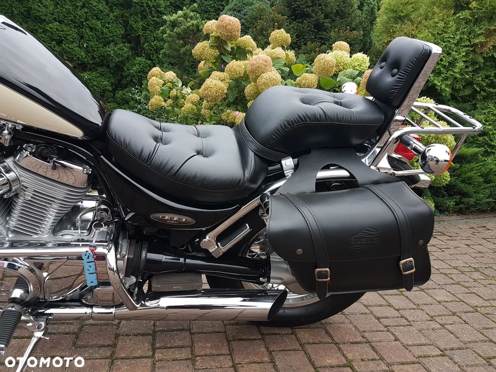 Suzuki Intruder - 16