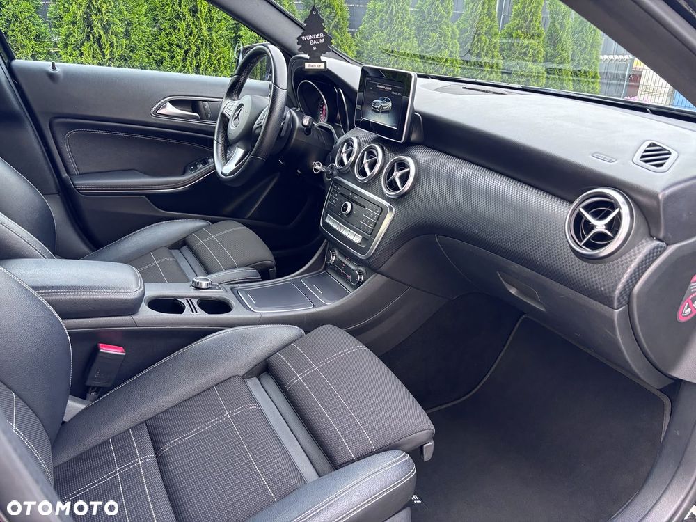 Mercedes-Benz Klasa A 180 7G-DCT AMG Line - 10