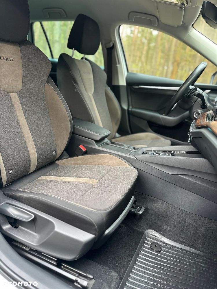Skoda Octavia 2.0 TSI 4x4 Scout DSG - 17
