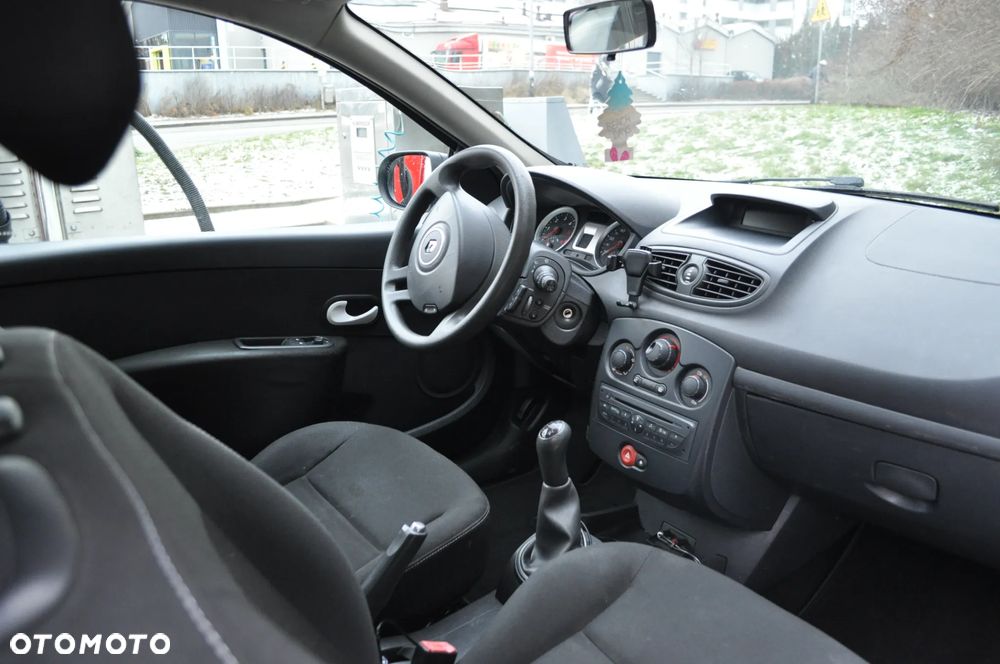 Renault Clio 1.5 dCi Authentique - 10