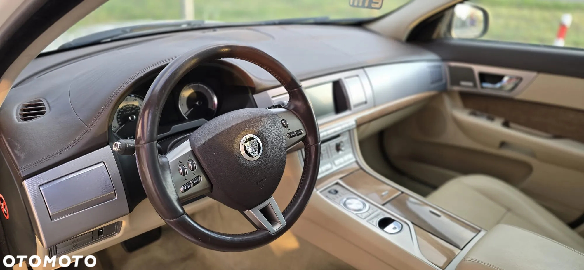 Jaguar XF 4.2 Super V8 - 10