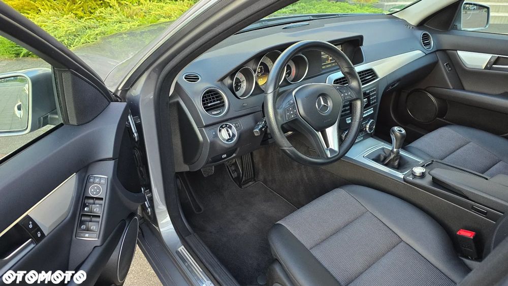 Mercedes-Benz Klasa C 180 BlueEFFICIENCY Avantgarde - 9